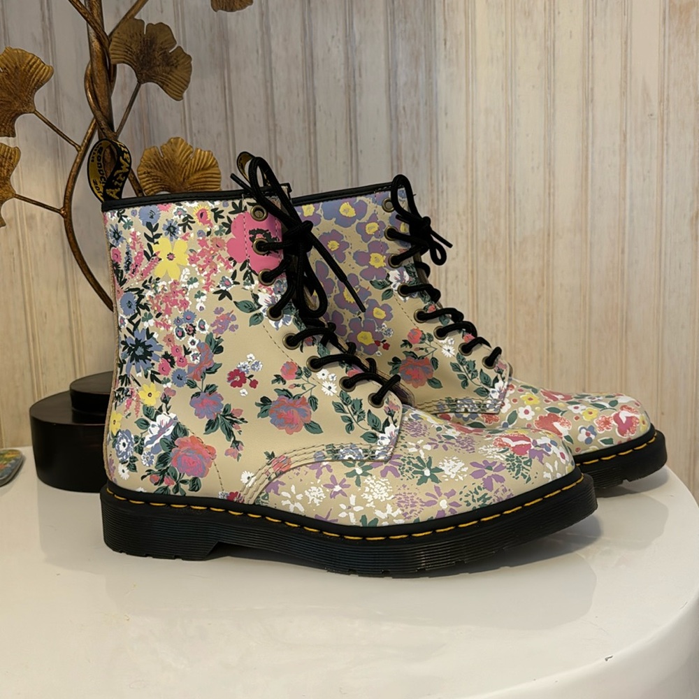 Women’s Dr. Martens 1460 8-Eye Boot -Parchment/ Floral Mashup